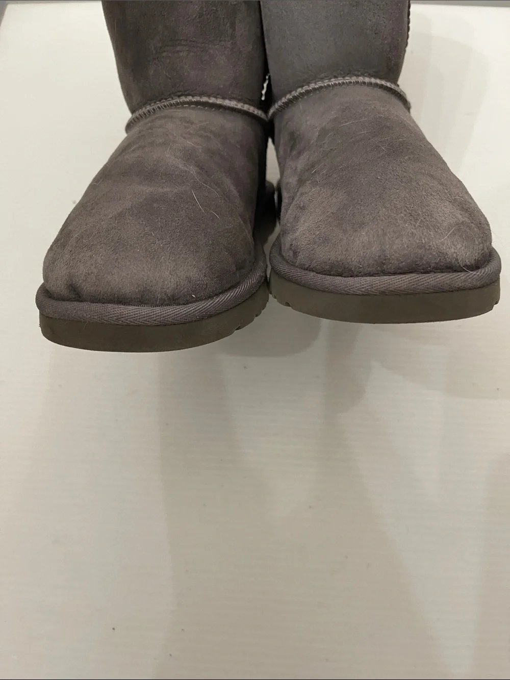 UGG WINTER CLASSIC SHORT II BOOTS BOYS-GIRLS SIZE 4